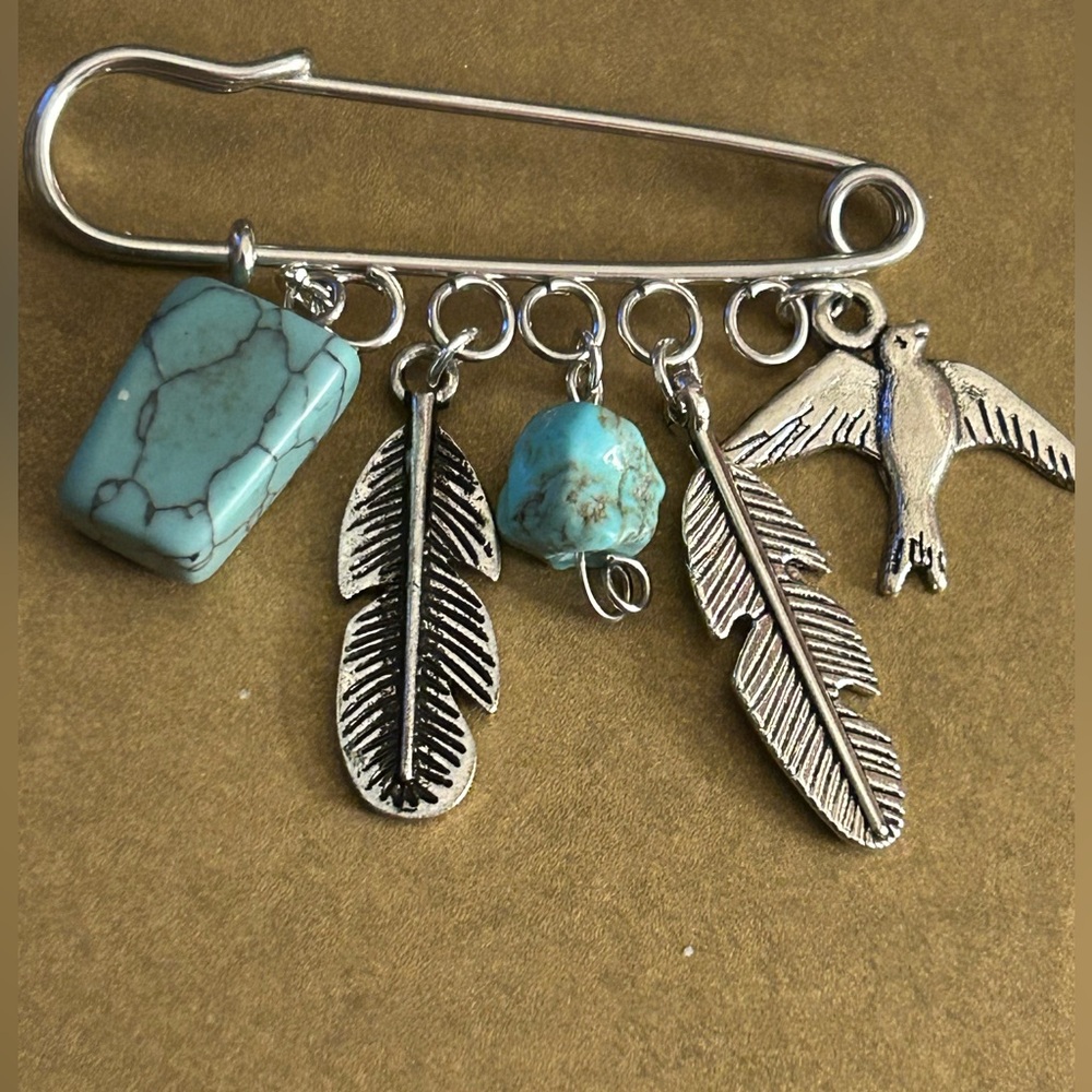 NWOT Safety Pin Brooch: turquoise & Howlite stones Swallow bird, feathers silver